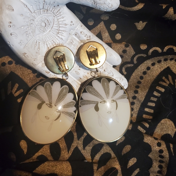 **VINTAGE FIND** clip-on earrings and brooch set in perfect condition - Picture 6 of 7